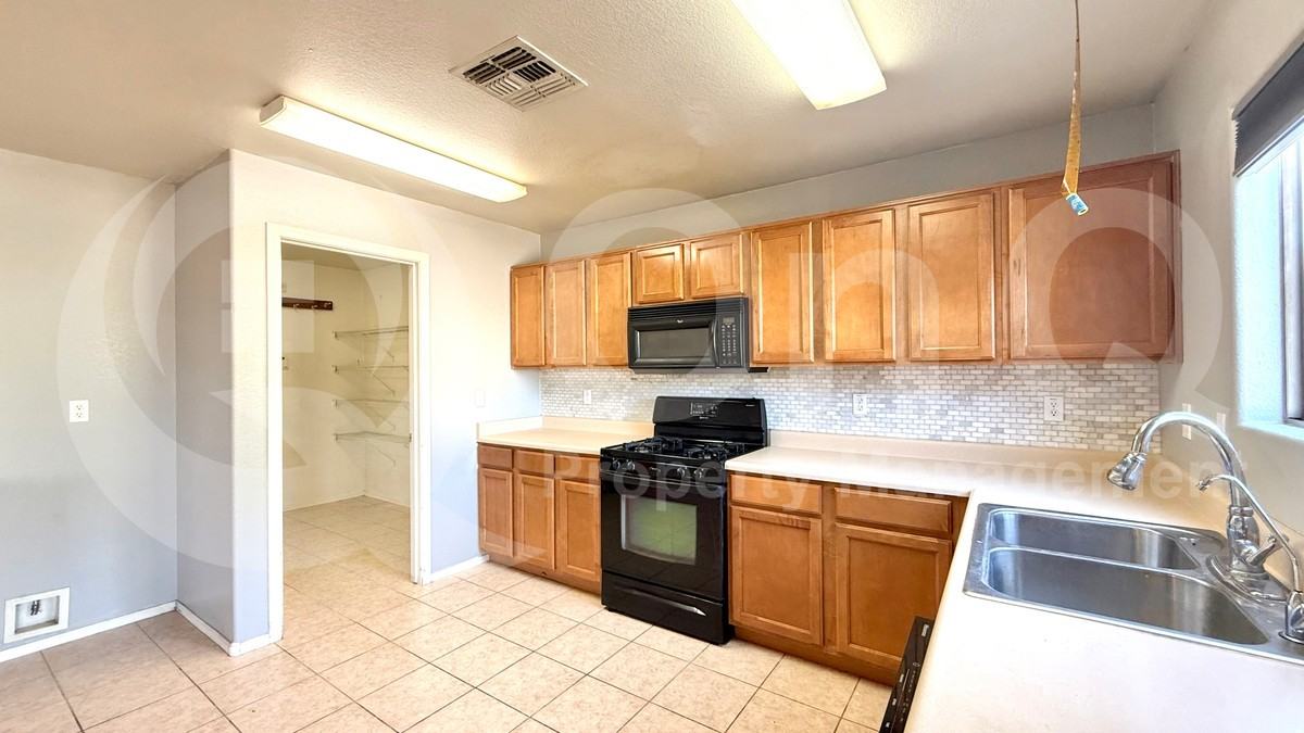 1678 E Silktassel Trl - Photo 7 of 26