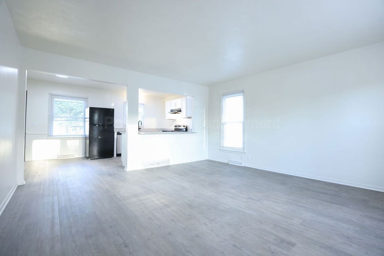 5207 N 60th St #5207 - Photo 2 of 22