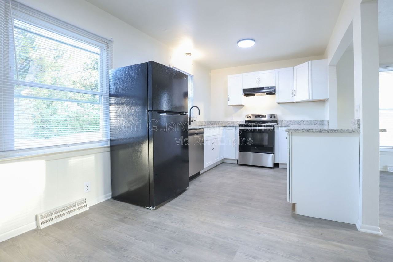 5207 N 60th St #5207 - Photo 6 of 22
