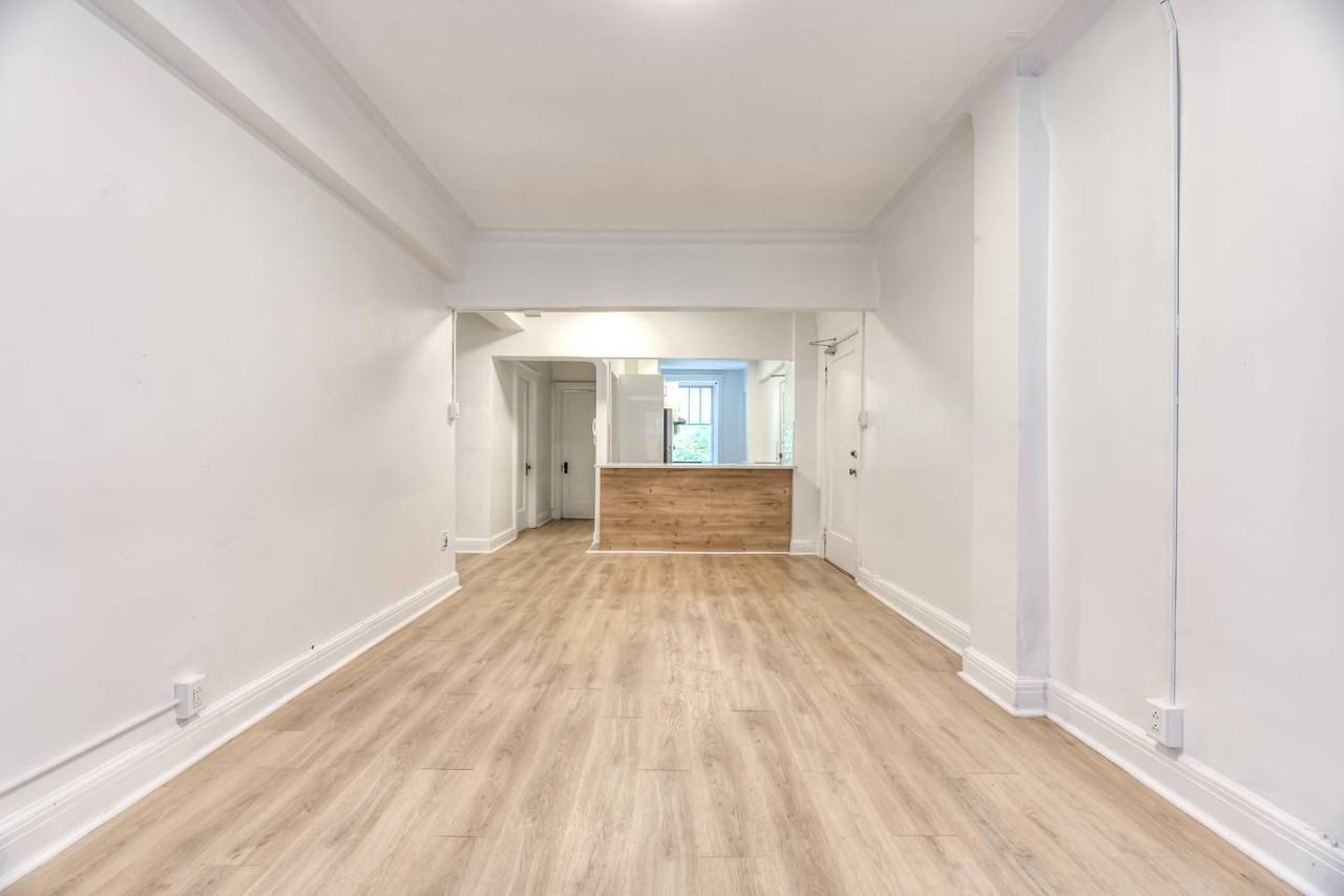 200 Avenue Kensington #22 - Photo 3 of 11