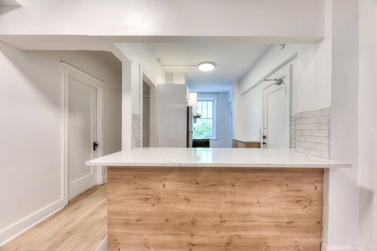 200 Avenue Kensington #22 - Photo 4 of 11