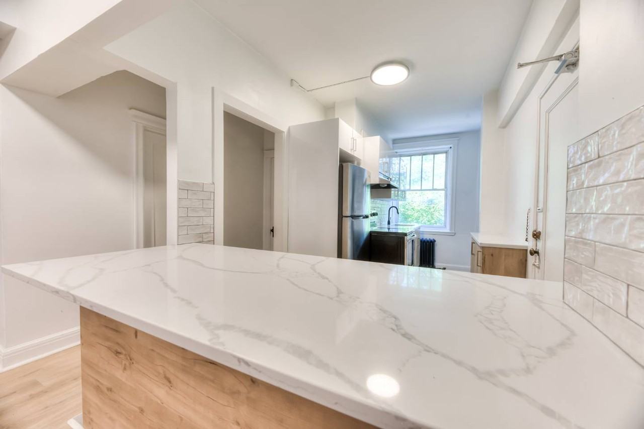 200 Avenue Kensington #22 - Photo 5 of 11