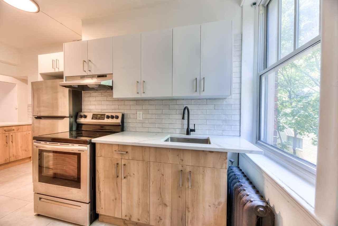 200 Avenue Kensington #22 - Photo 6 of 11