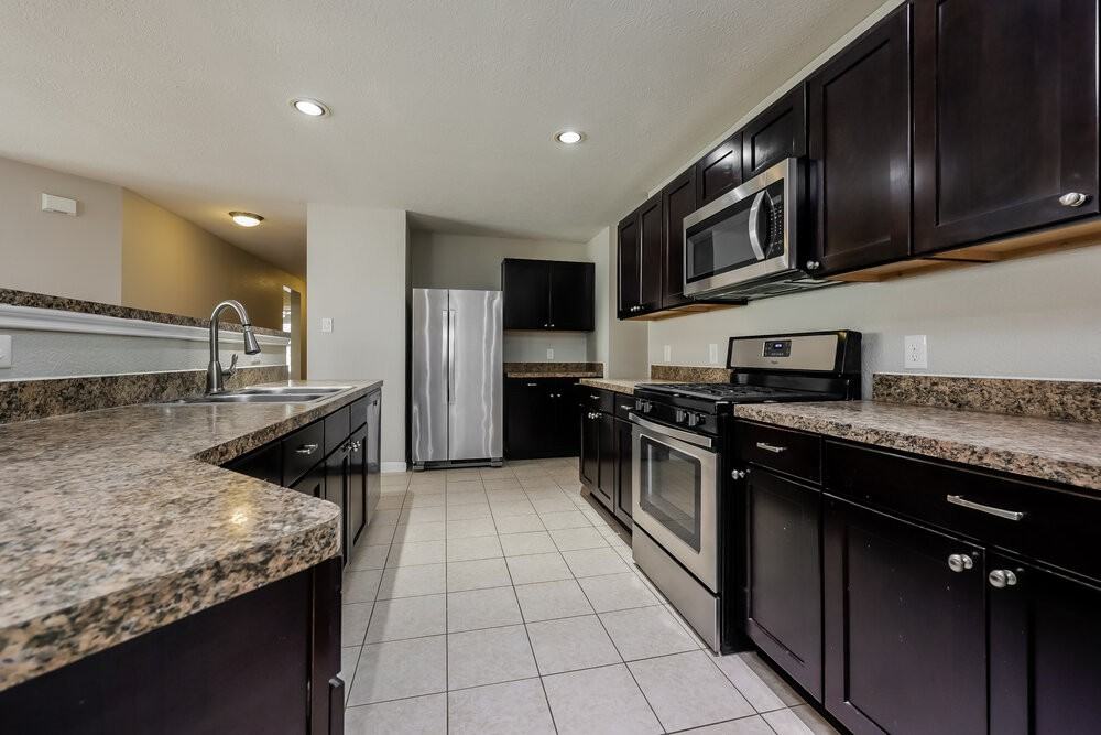 29327 Legends Green Dr - Photo 5 of 16