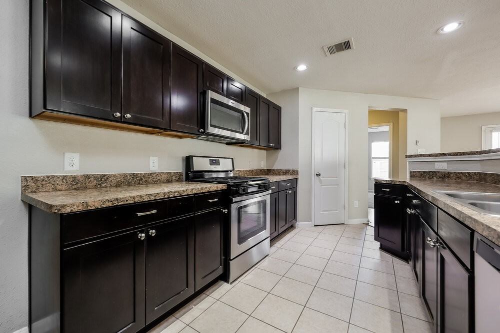 29327 Legends Green Dr - Photo 6 of 16