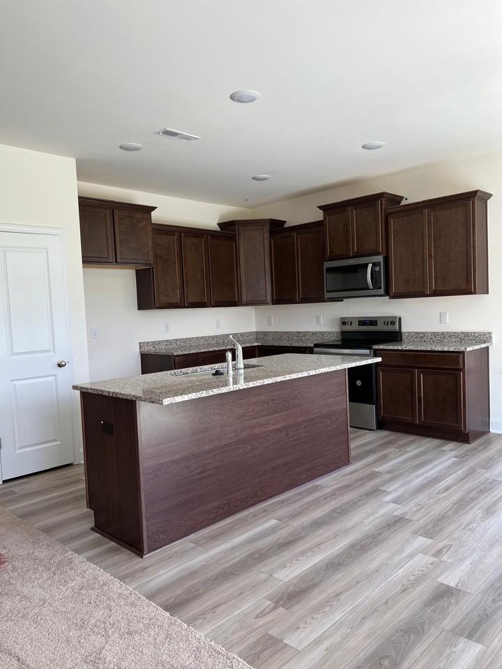 1036 Sidney Creek Dr - Photo 7 of 15