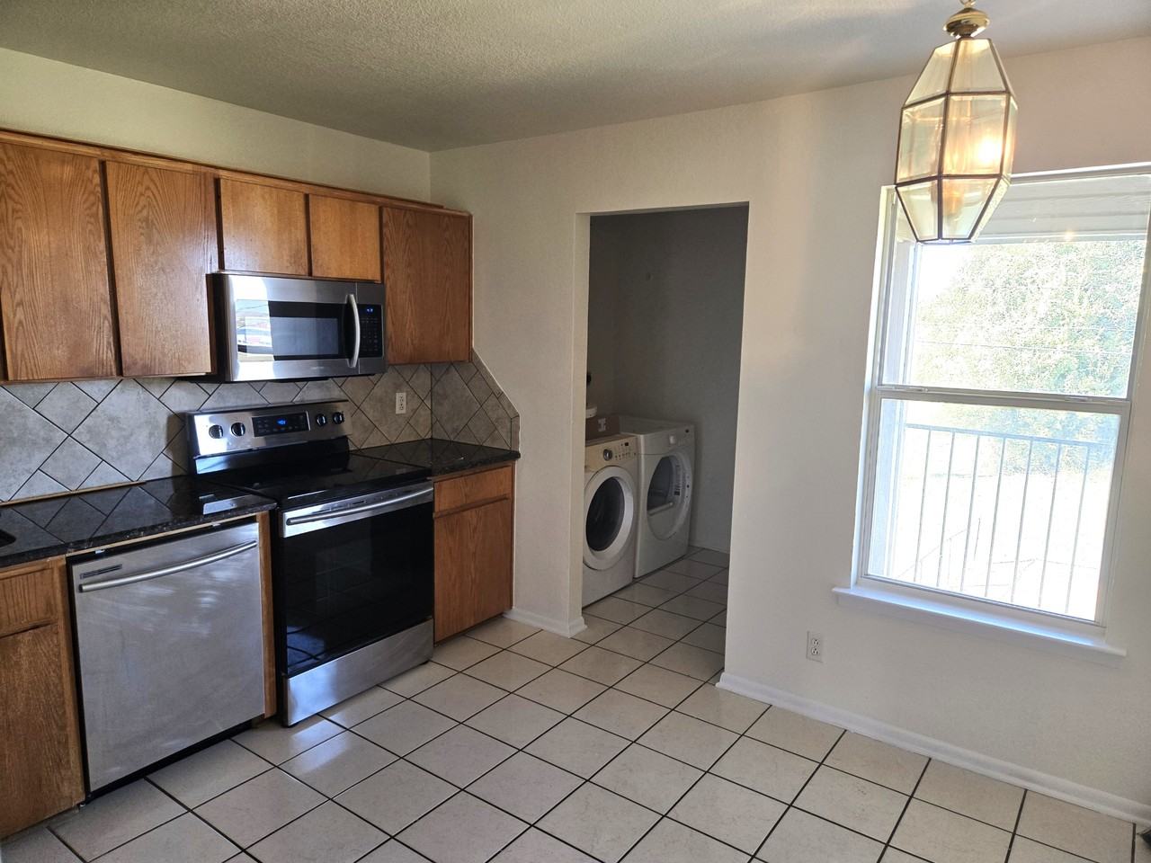 1005 Circle M Dr #D - Photo 2 of 9