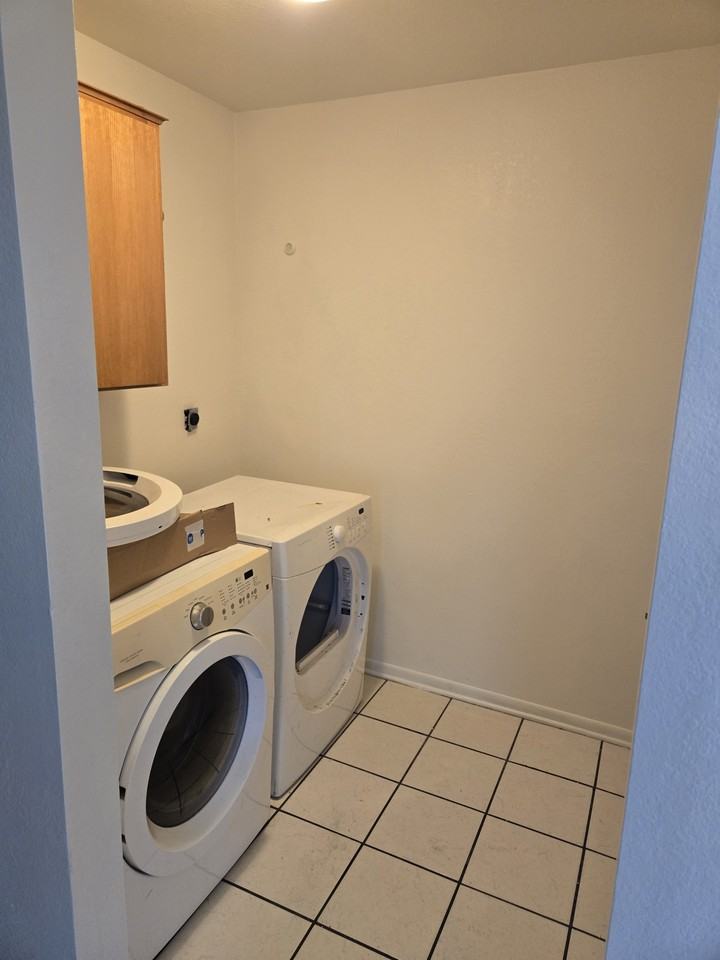 1005 Circle M Dr #D - Photo 6 of 9