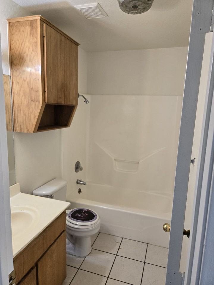 1005 Circle M Dr #D - Photo 7 of 9