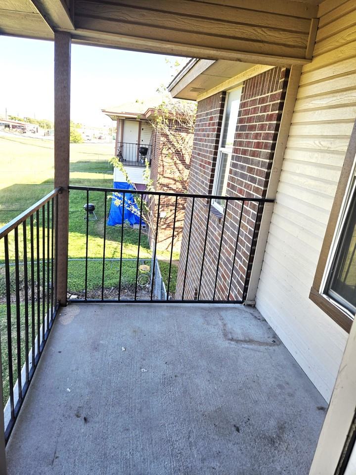 1005 Circle M Dr #D - Photo 5 of 9