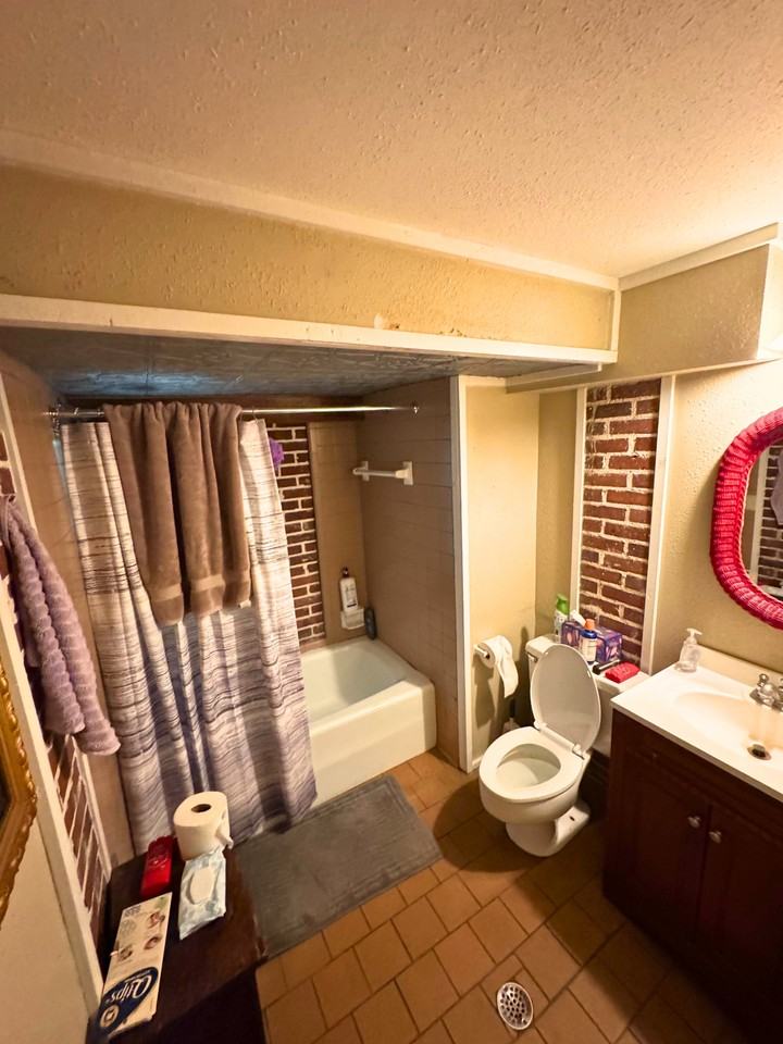 1313 N Gadsden St #1 - Photo 5 of 9