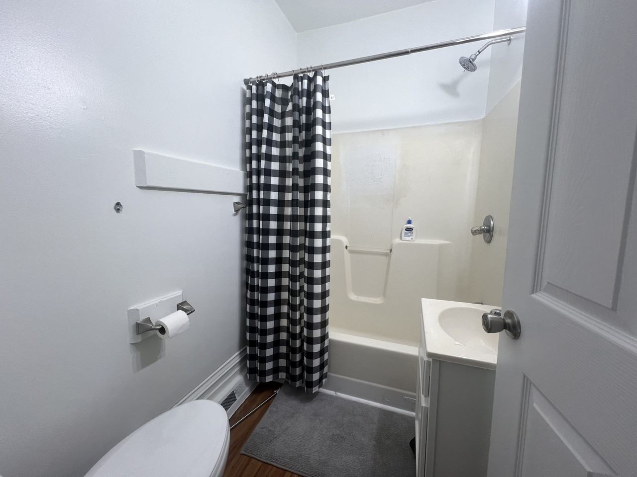 405 Forest Ave #B - Photo 3 of 7