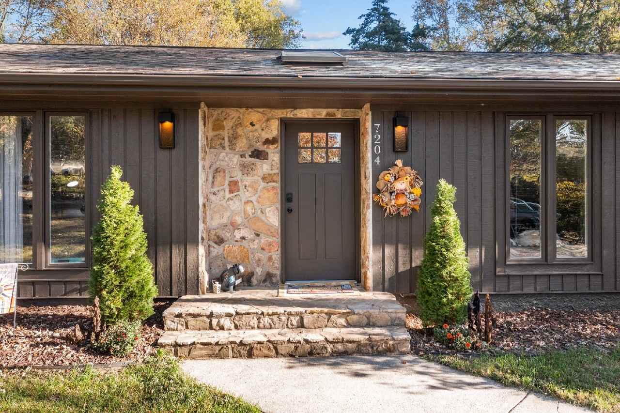 7204 Killingdeer Ln - Photo 3 of 48