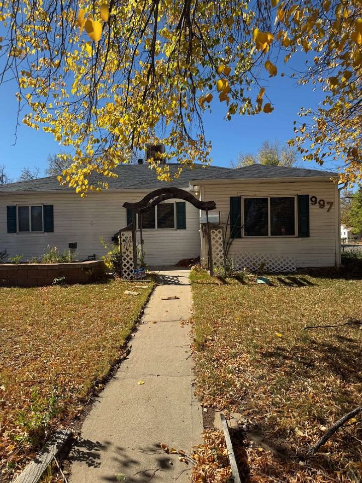 997 Vaughn Street - Photo 2 of 23