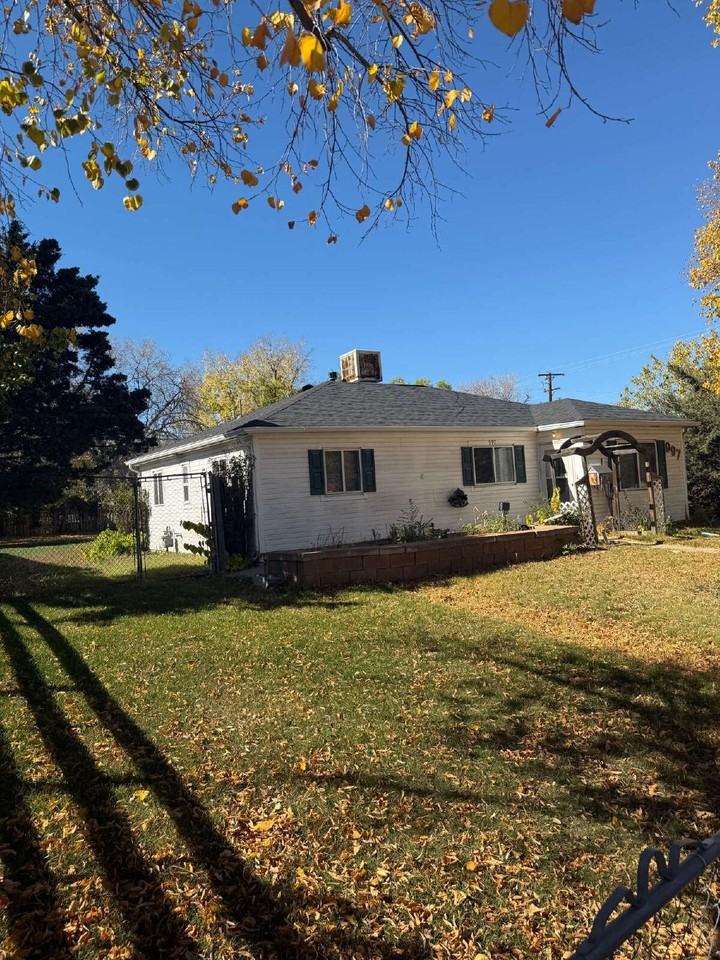 997 Vaughn Street - Photo 4 of 23