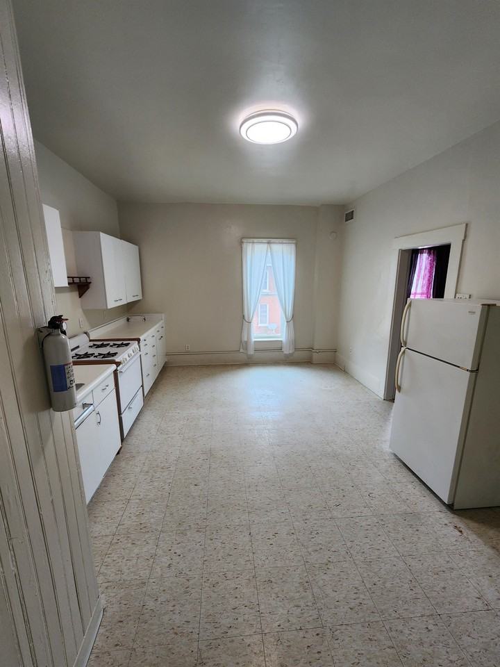 1397 Washington St #C - Photo 6 of 14