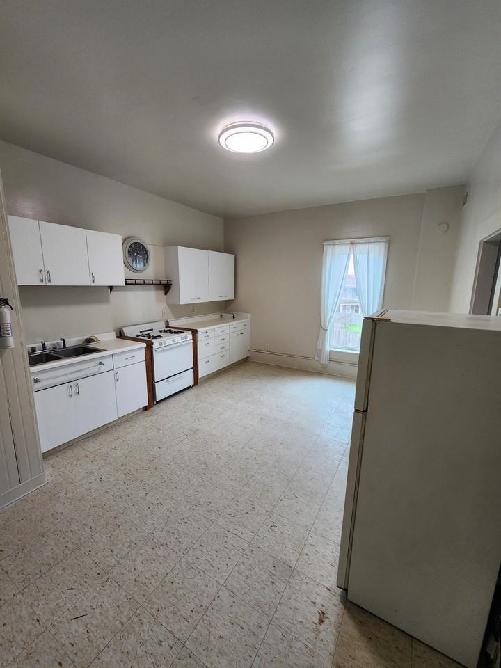 1397 Washington St #C - Photo 5 of 14