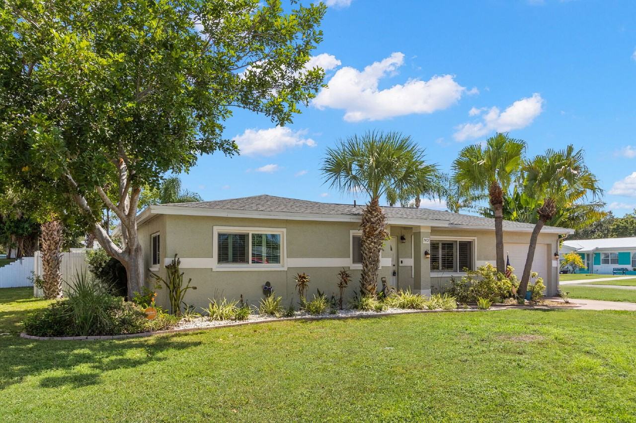 7401 1st Way N - Photo 2 of 25