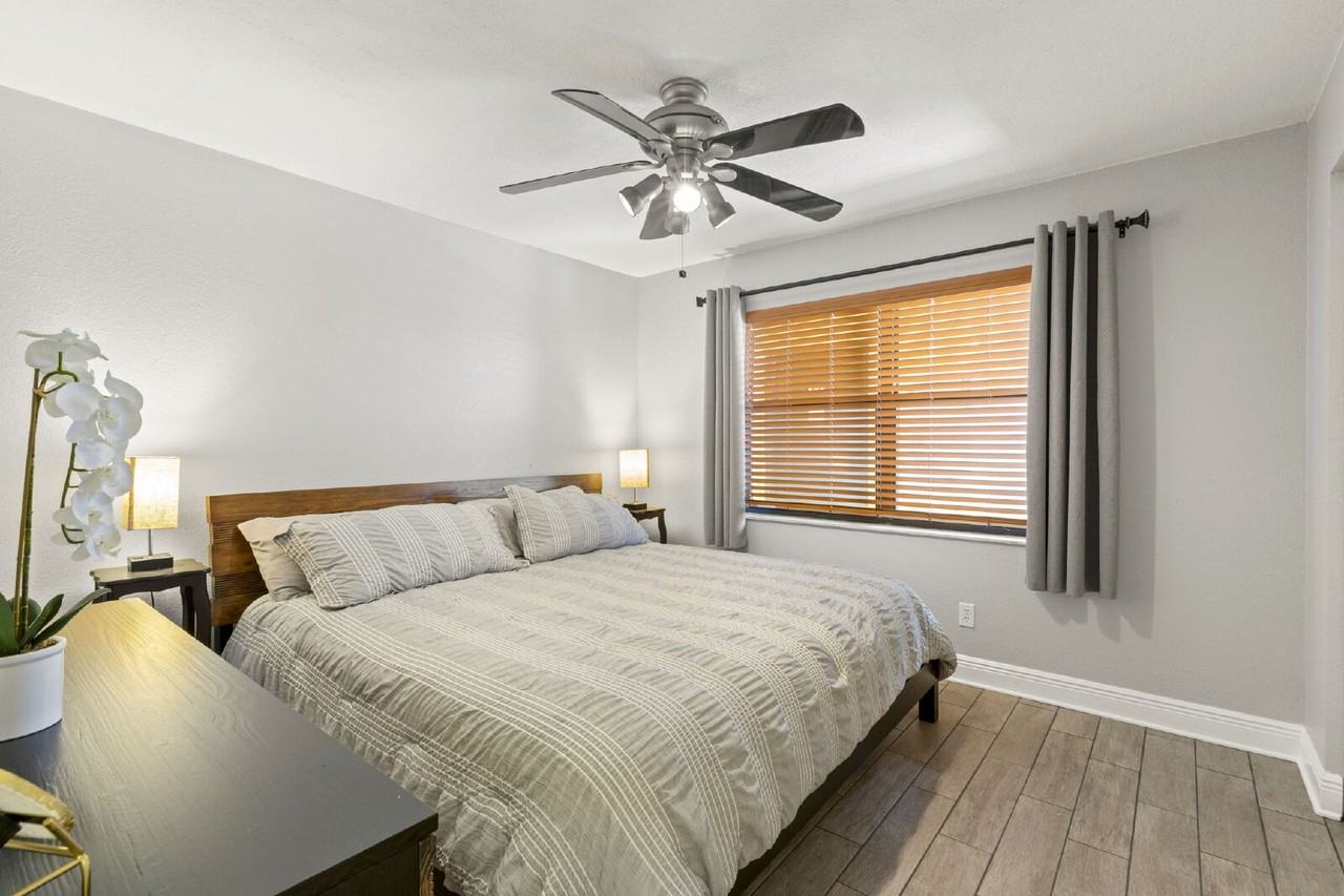 5817 Park Street North - Photo 3 of 26