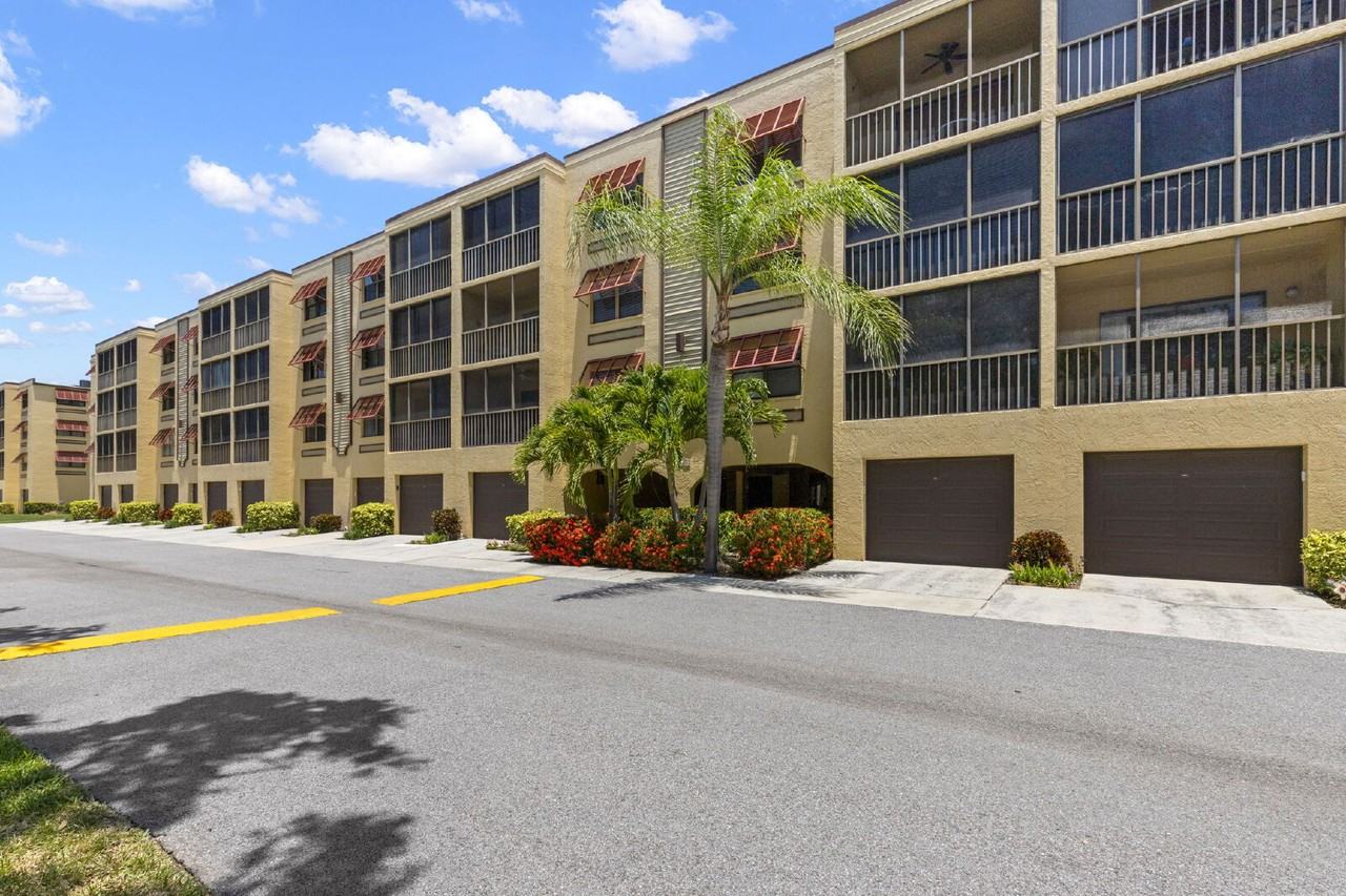 5817 Park Street North - Photo 6 of 26