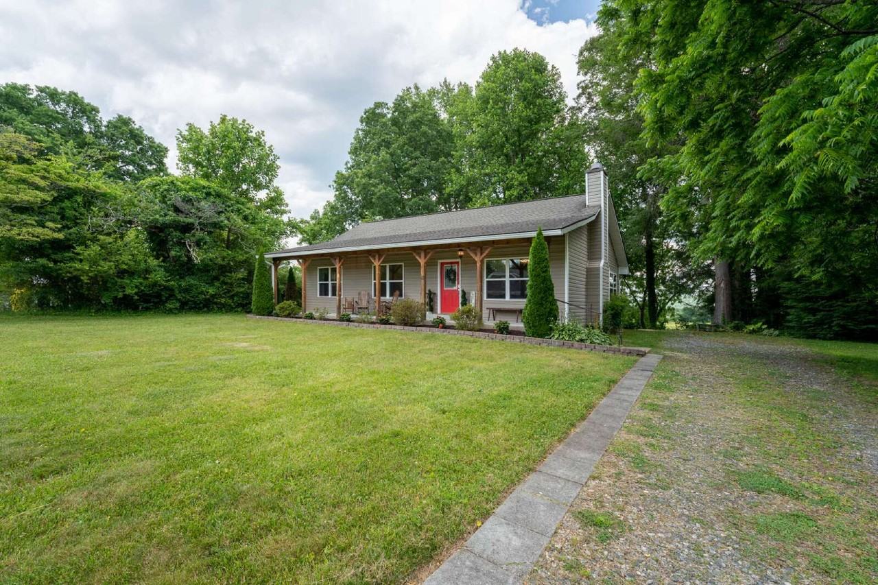 33 Summit Ave - Photo 3 of 47