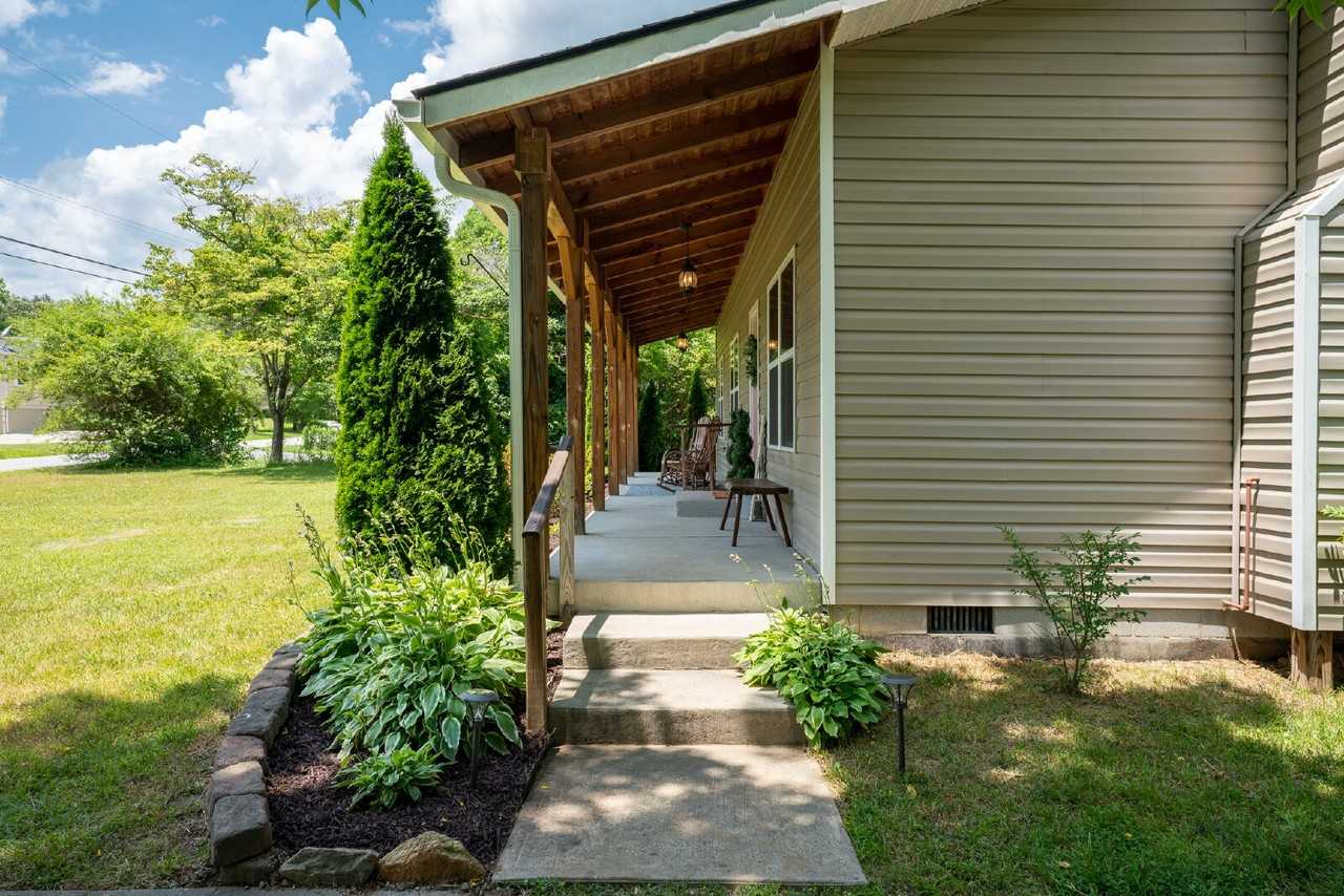 33 Summit Ave - Photo 5 of 47