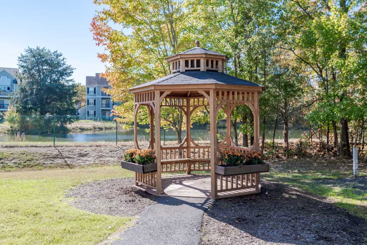 Kings Crest Seniors Apartments - Photo 4 of 11