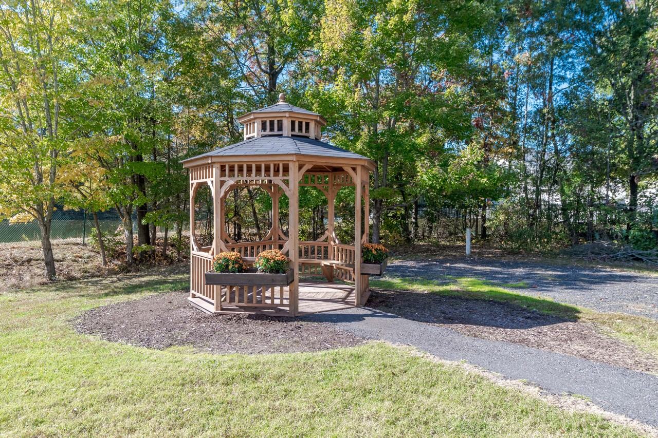 Kings Crest Seniors Apartments - Photo 5 of 11