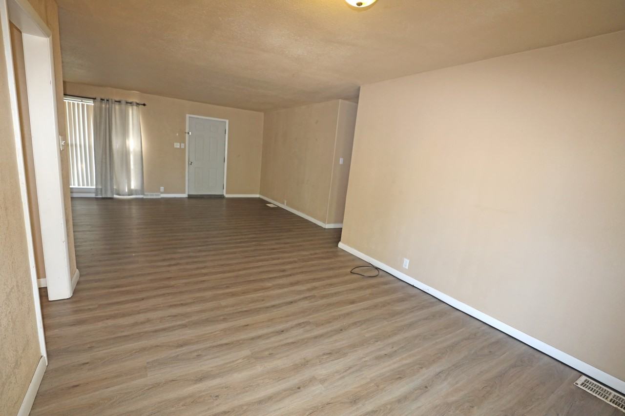 8364 Shaw Rd - Photo 3 of 12