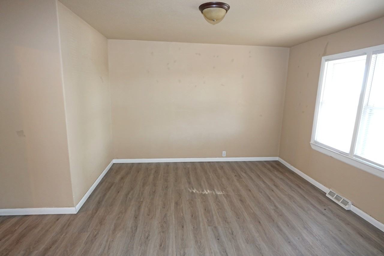 8364 Shaw Rd - Photo 7 of 12