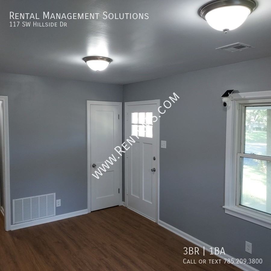 117 Southwest Hillside Drive - Photo 3 of 33