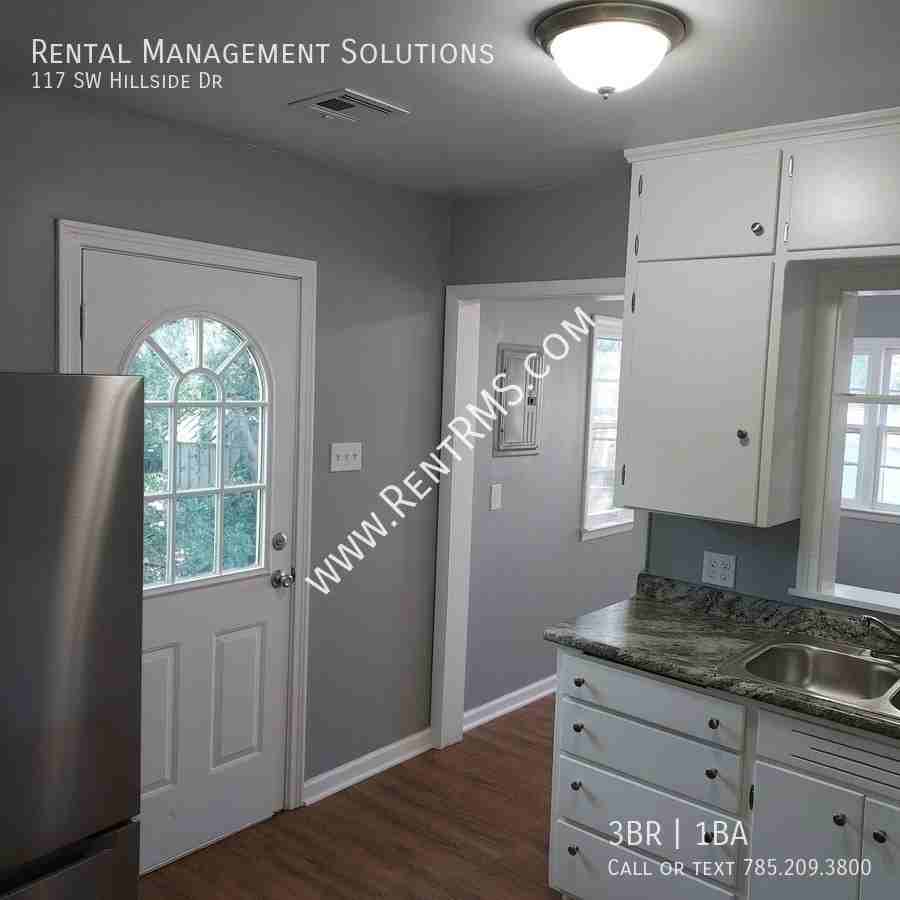 117 Southwest Hillside Drive - Photo 7 of 33