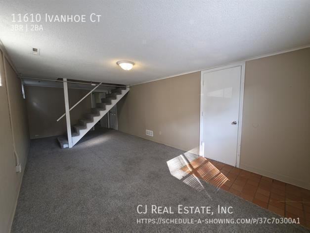 11610 Ivanhoe Ct - Photo 2 of 12