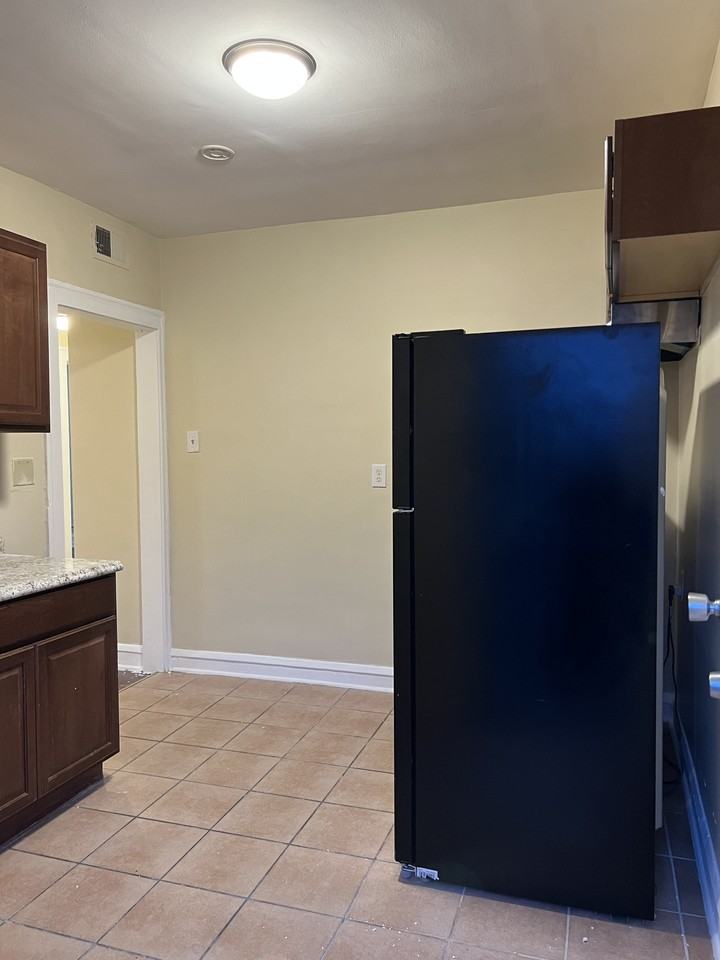 7226 S Champlain Ave #1 - Photo 2 of 8