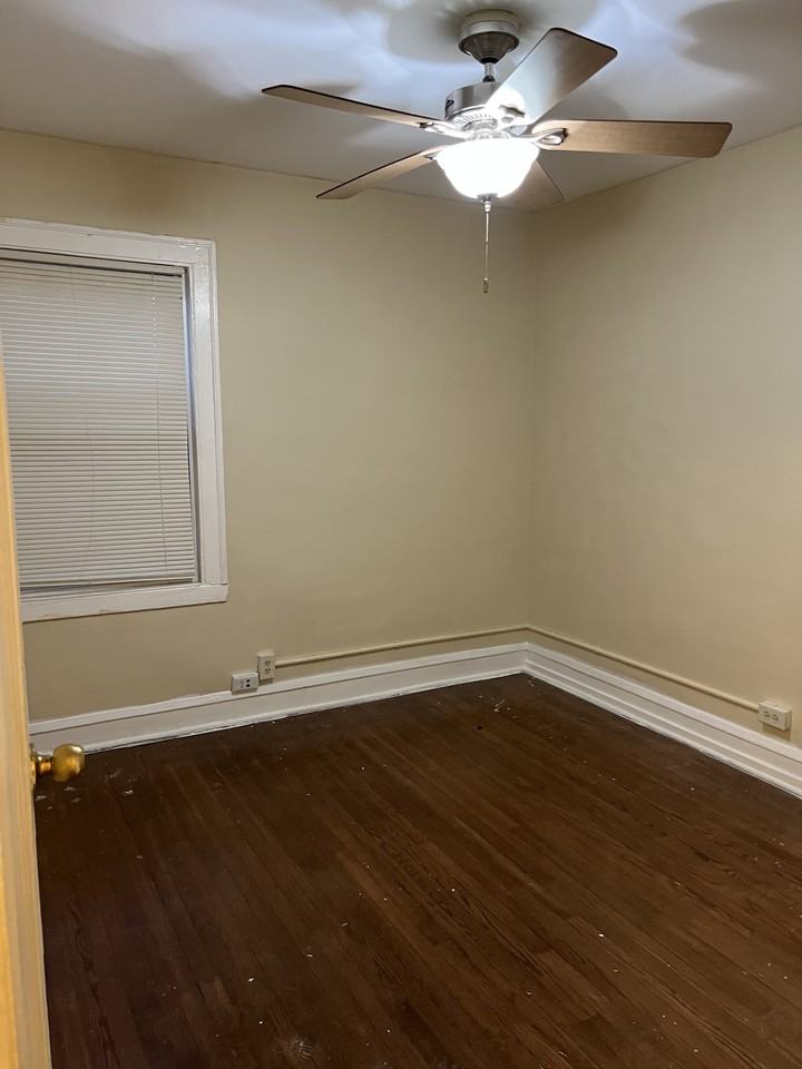 7226 S Champlain Ave #1 - Photo 4 of 8