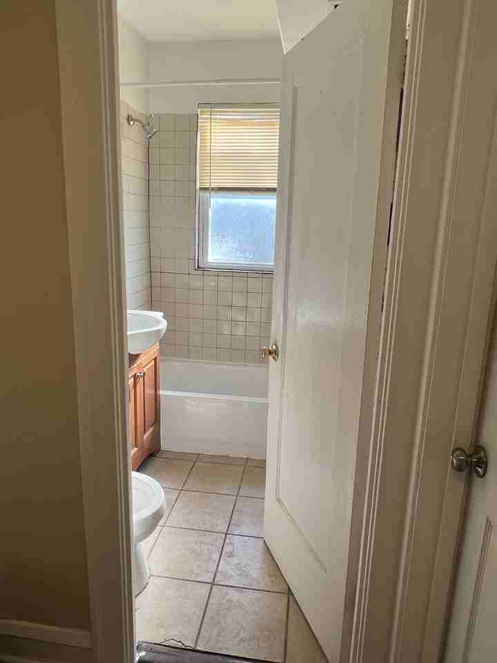 7226 S Champlain Ave #1 - Photo 7 of 8