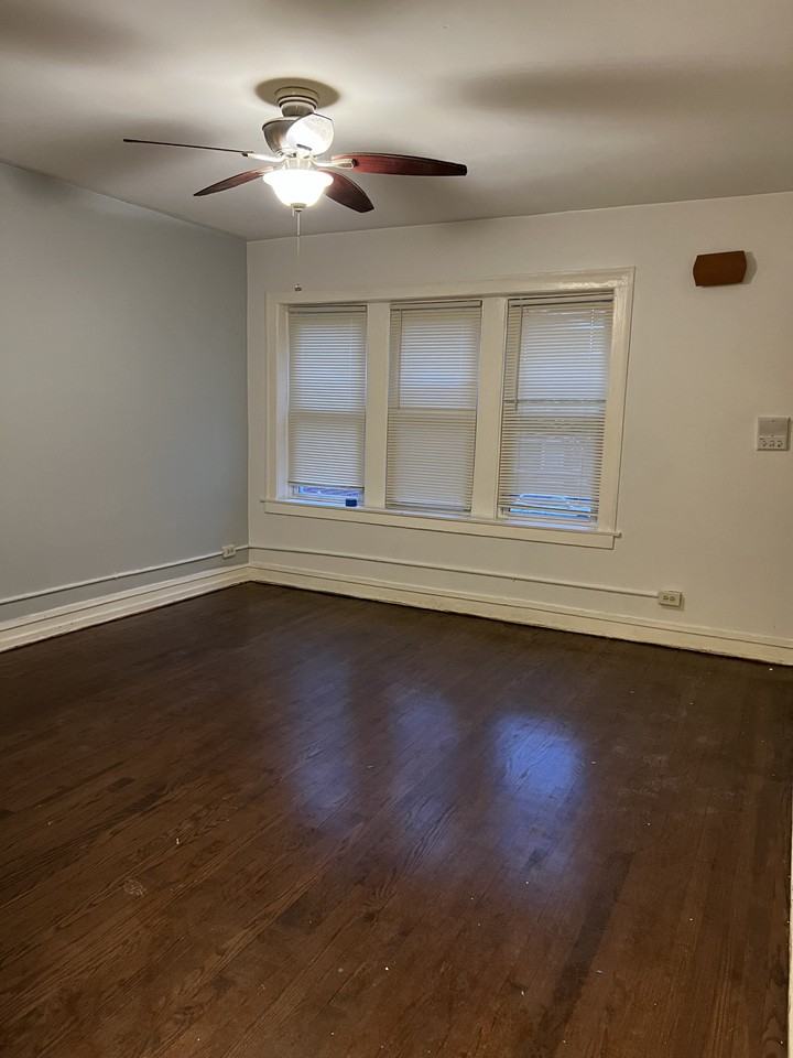 7226 S Champlain Ave #1 - Photo 7 of 8