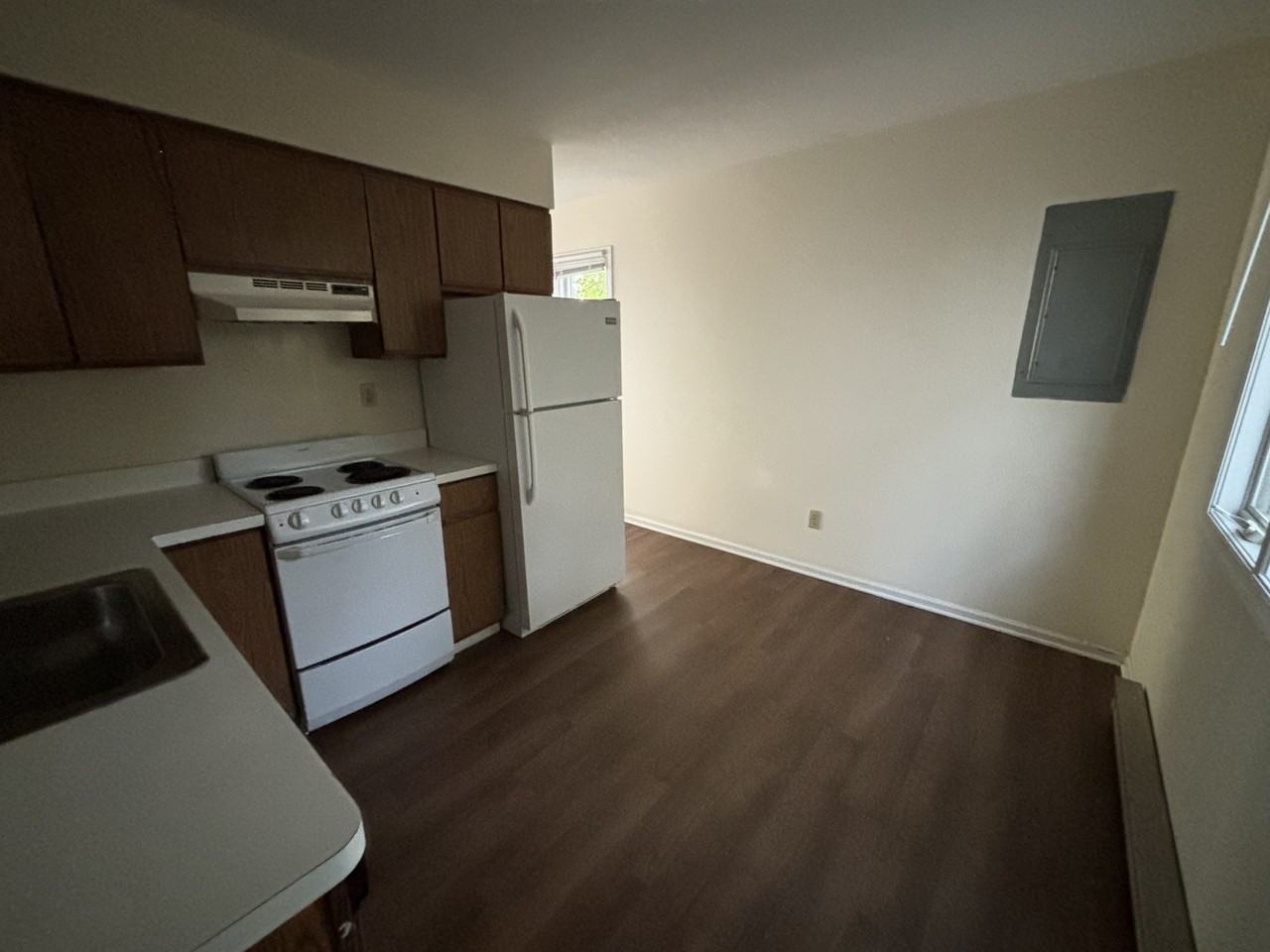 26 Fairfield Ave #8B - Photo 4 of 13