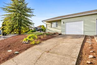 524 Ne Dallas Dr #NA - Photo 1 of 1