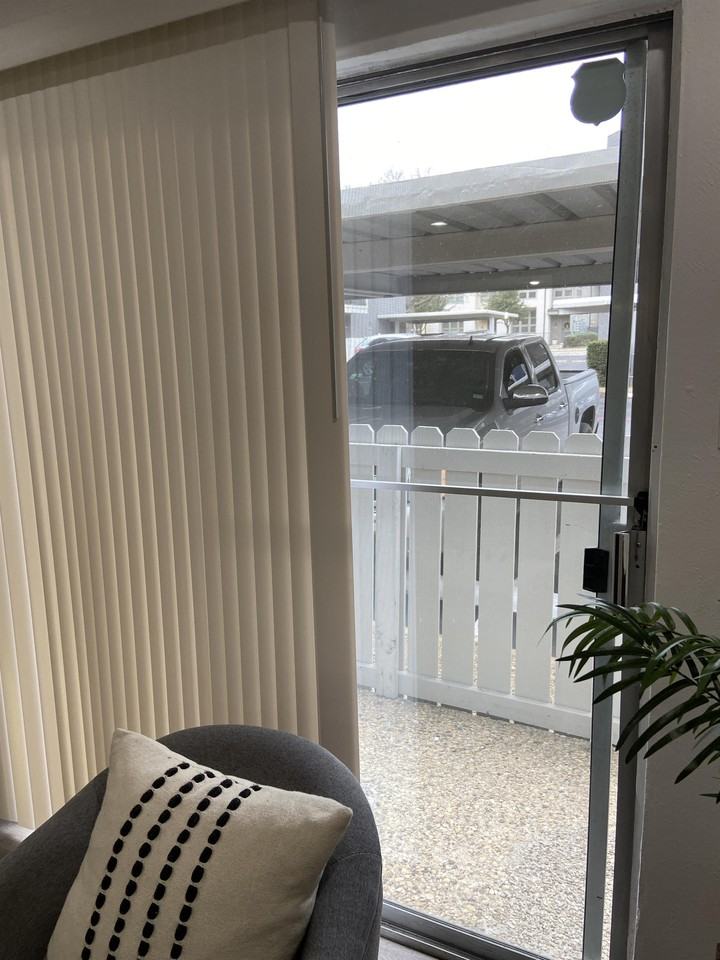 5003 Skillman St #111 - Photo 6 of 10