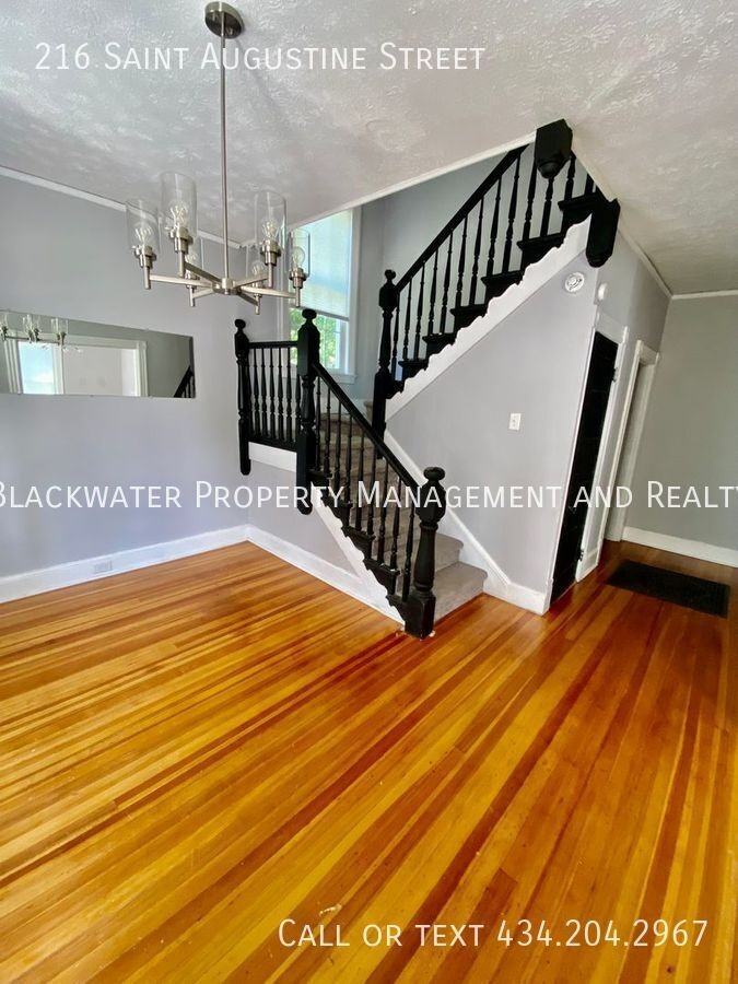 216 Saint Augustine St - Photo 4 of 14