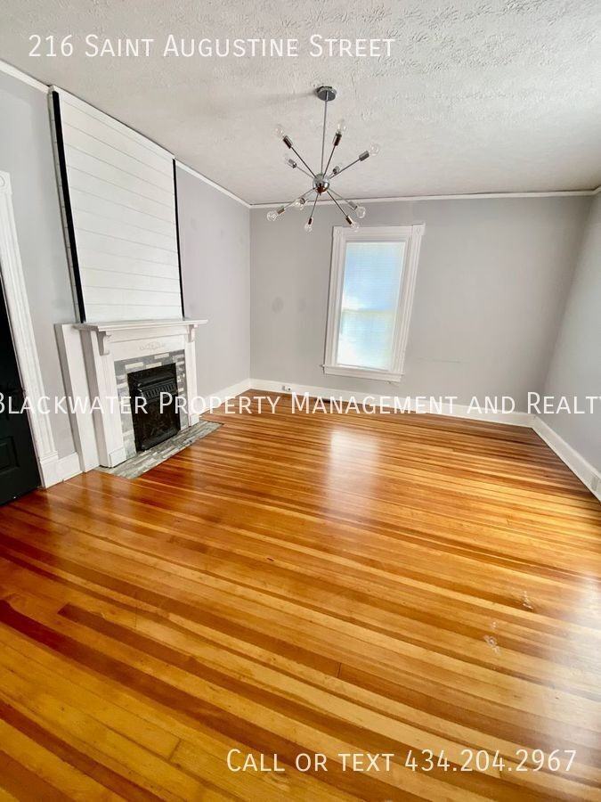 216 Saint Augustine St - Photo 5 of 14