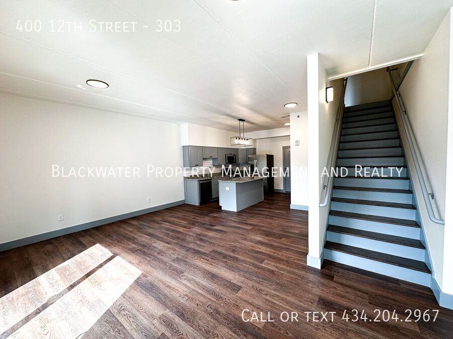 400 12th St #303 - Photo 2 of 10