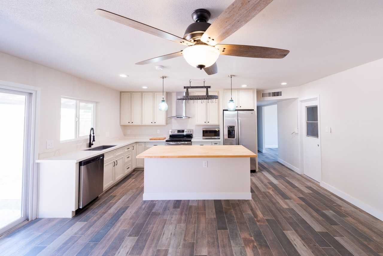 2607 S Jentilly Ln #NA - Photo 2 of 50