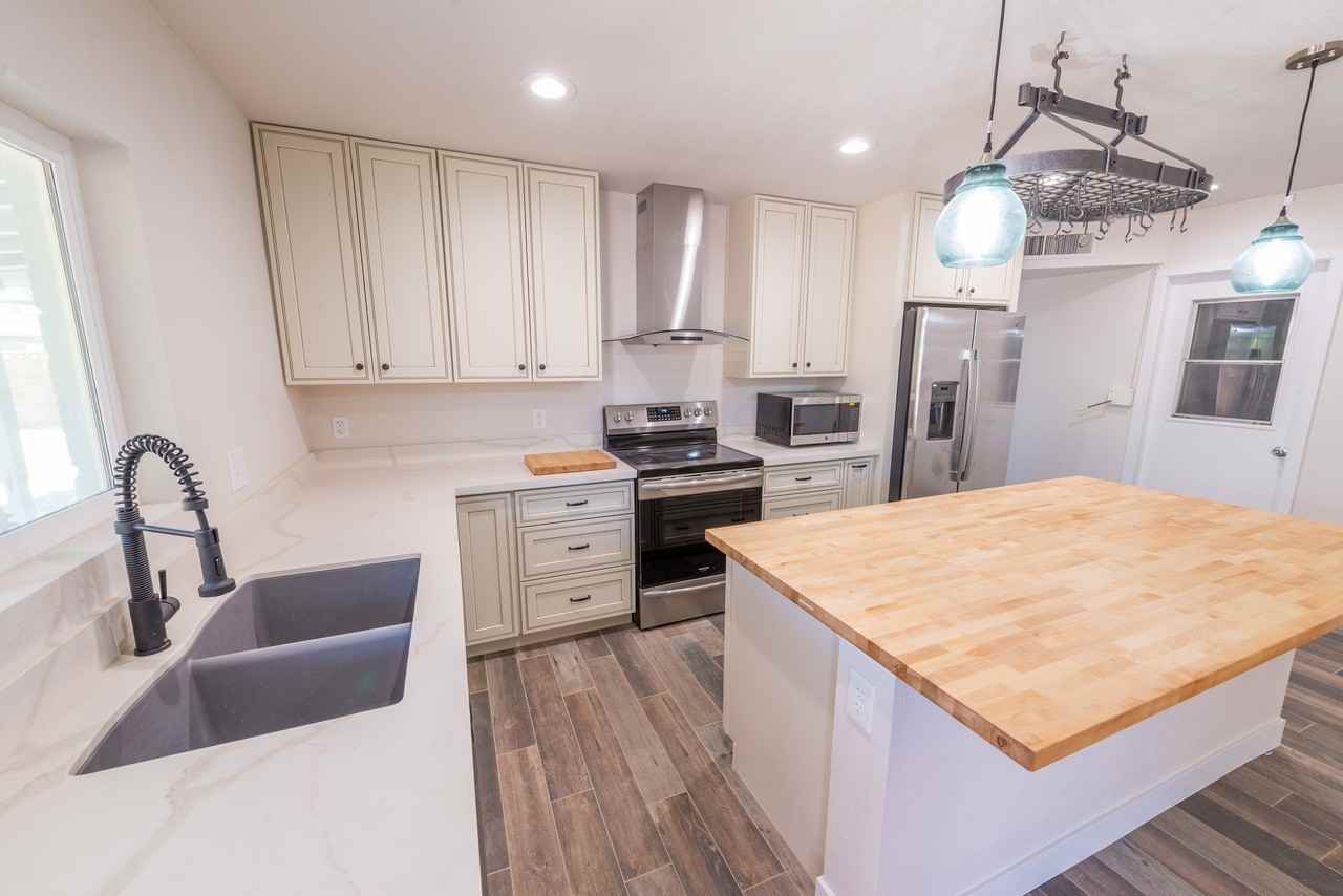 2607 S Jentilly Ln #NA - Photo 5 of 50