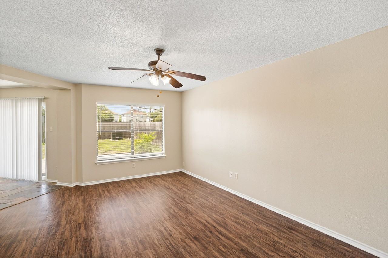 7807 Clipper Pass - Photo 6 of 24