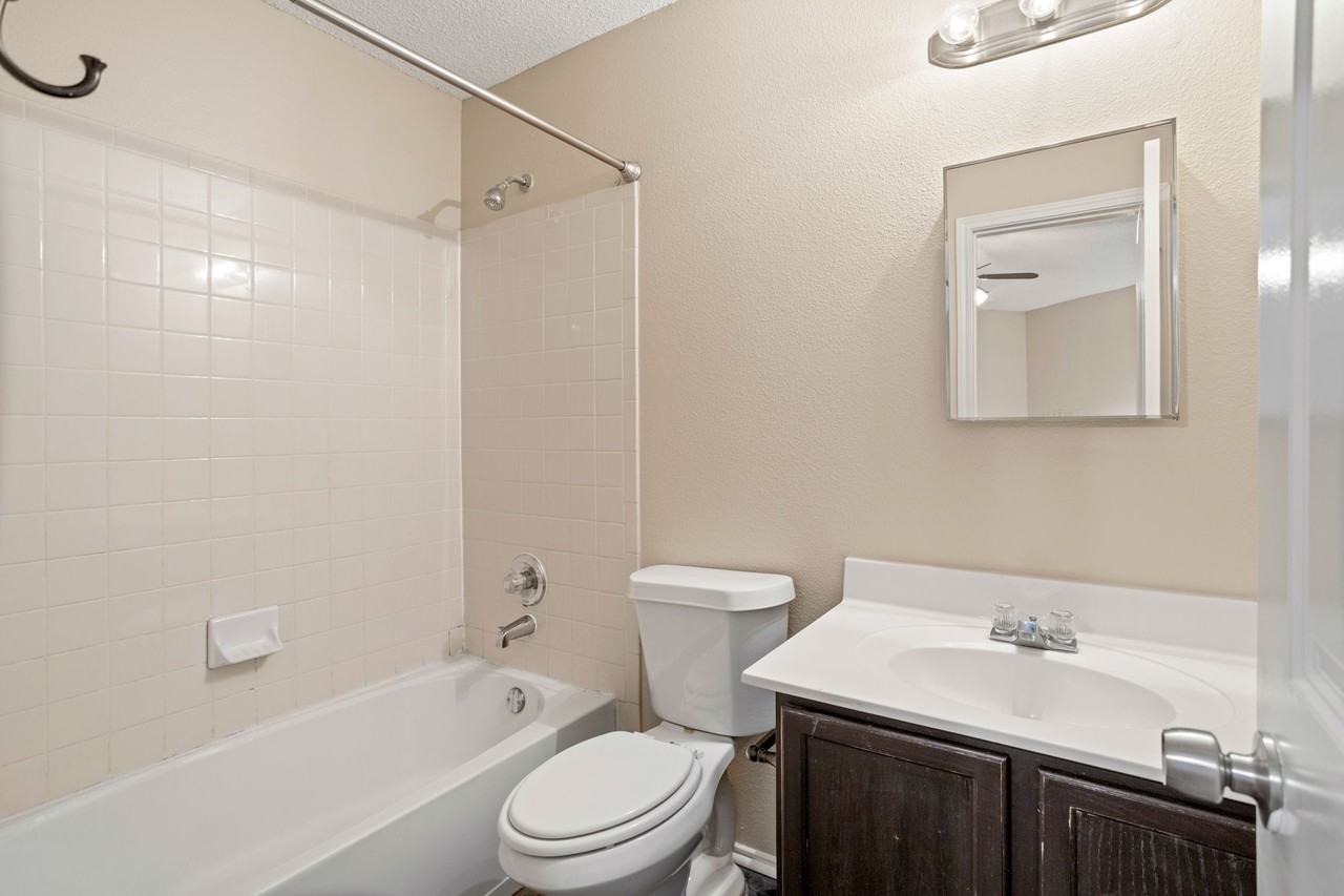 7807 Clipper Pass - Photo 5 of 24