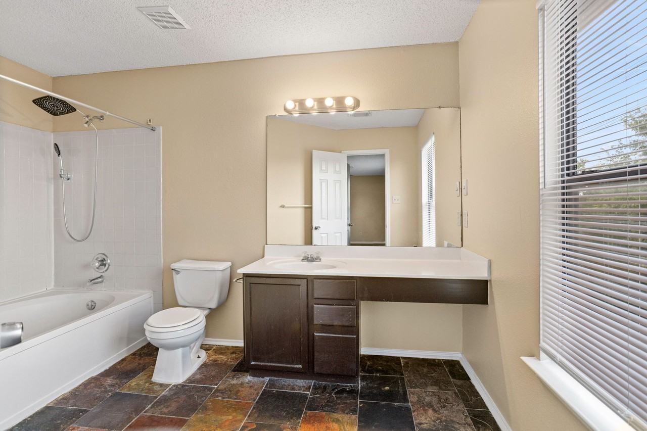 7807 Clipper Pass - Photo 2 of 24