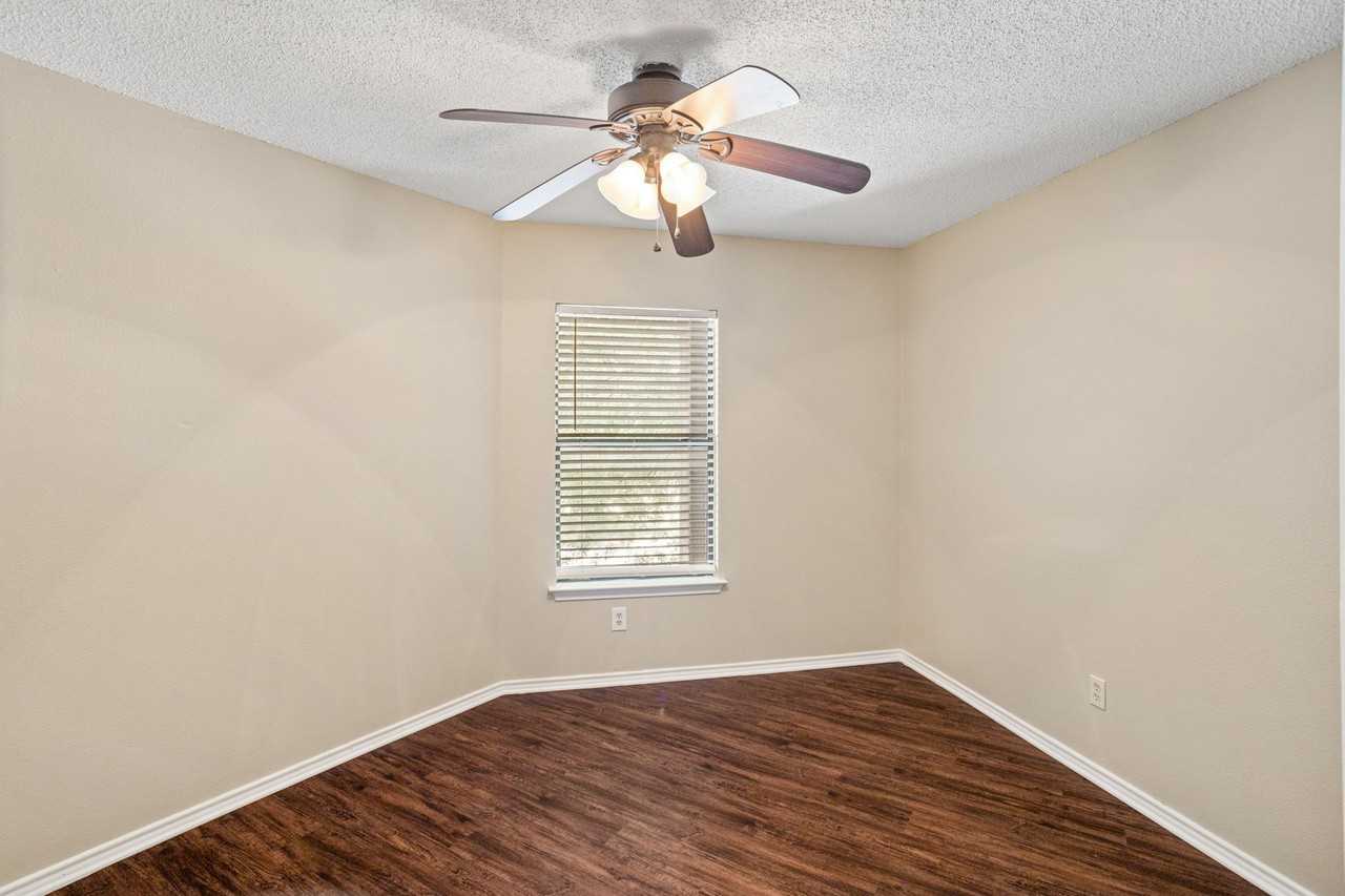 7807 Clipper Pass - Photo 4 of 24