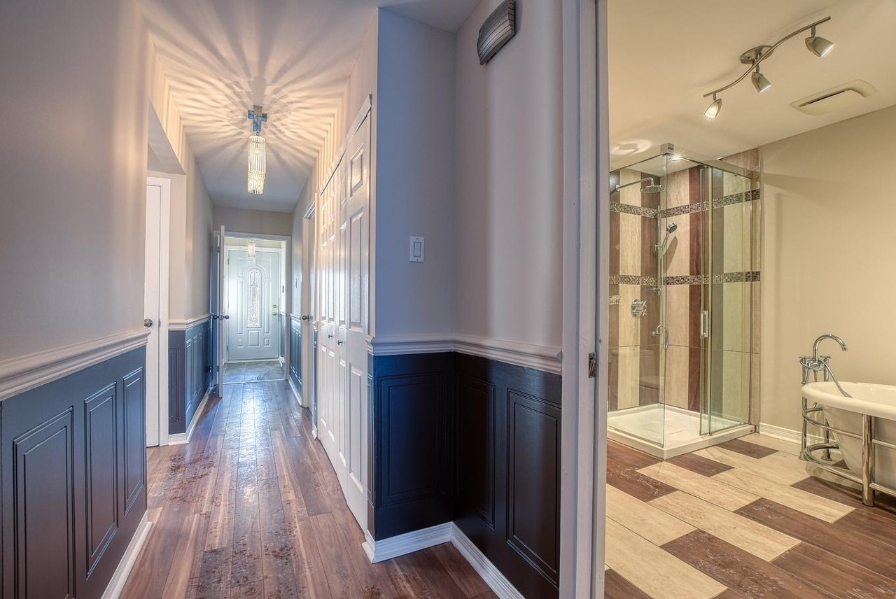 Rue Sherbrooke & 12e Avenue - Photo 5 of 17